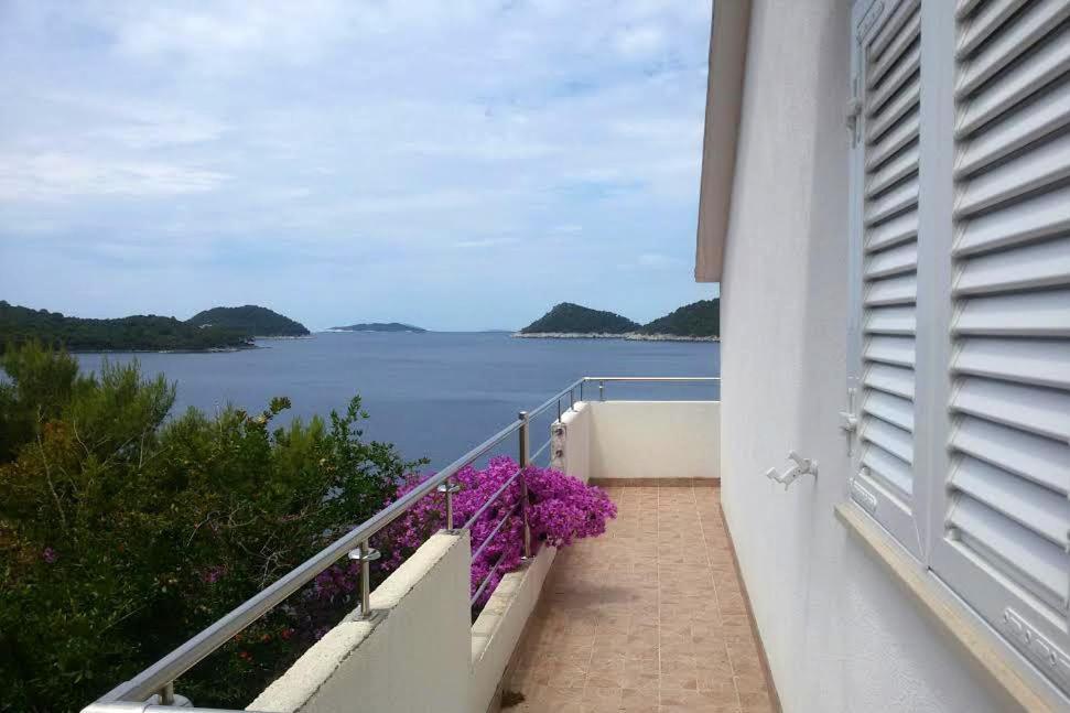 Apartments By The Sea Ubli, Lastovo - 8354 Uble Exterior photo